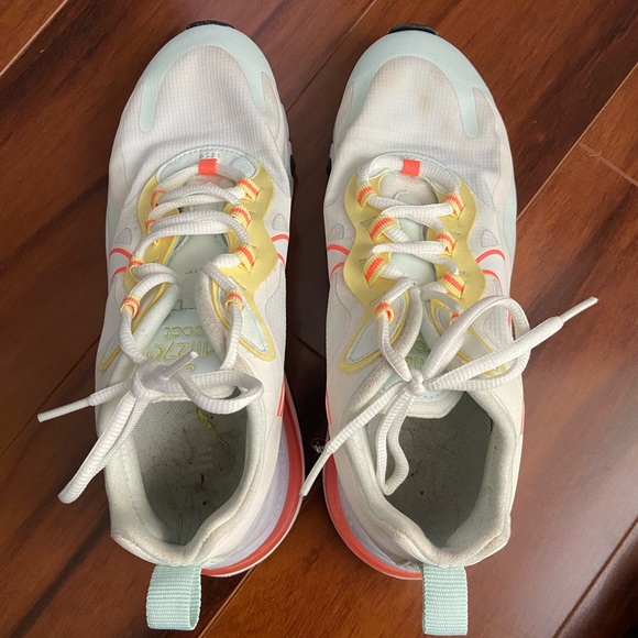 Women’s Nike Air Max 270 React - Picture 2 of 4